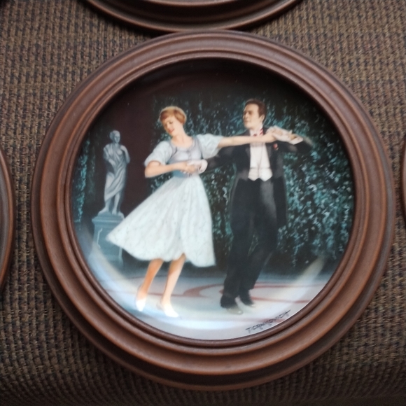 Sound of Music Plate Collection (Missing Plate #7) and Broadway Album - Picture 12 of 16